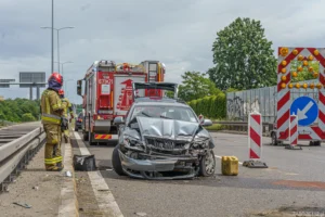 FOTO: Zderzenie TIR-a i osobówki na zabrzańskim odcinku DTŚ. Ponad kilometrowy korek na średnicówce!