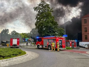 PILNE: Poważny pożar w centrum Chorzowa! Płonie dawny budynek banku przy ul. Kościuszki – W drodze zastępy m.in. z Zabrza!