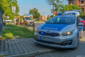 FOTO: Groźny wypadek w Zabrzu. Audi potrąciło rowerzystę na skrzyżowaniu Mikulczyckiej i Niedziałkowskiego!
