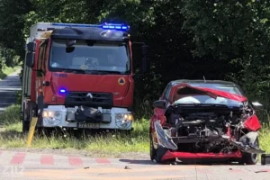 FOTO: Groźny wypadek na skrzyżowaniu Ziemskiej i Pod Borem. Rozbite auta, jedna osoba w szpitalu!