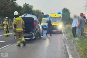FOTO: WYPADEK NA DK88 W ZABRZU. Zderzenie dwóch aut na wysokości CH M1, dwie osoby w szpitalu [UTRUDNIENIA]