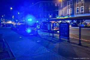 NOCNE ZAMIESZKI Z UDZIAŁEM 50 ZAMASKOWANYCH OSÓB! Są poszkodowani, interniowały liczne siły policji!