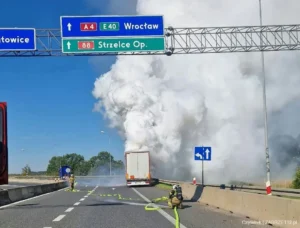 FOTO: GROŹNY POŻAR NACZEPY Z FOSFOREM! Dym było widać w całej okolicy