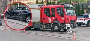 PILNE: Zderzenie wozu strażackiego z osobówką – Strażacy jechali do wezwania!